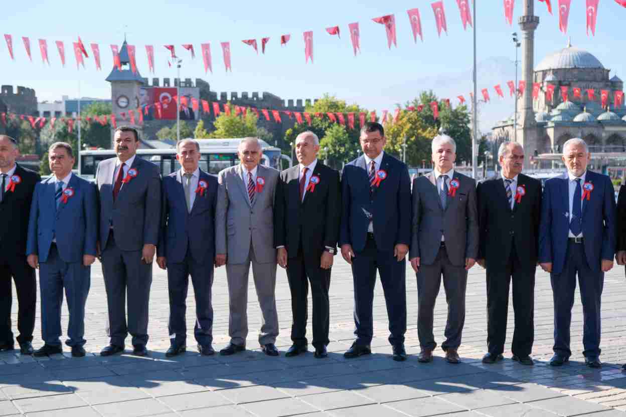 imgi_10_ahilik-haftasY-cumhuriyet-meydanY-celenk-sunma-toreni_6