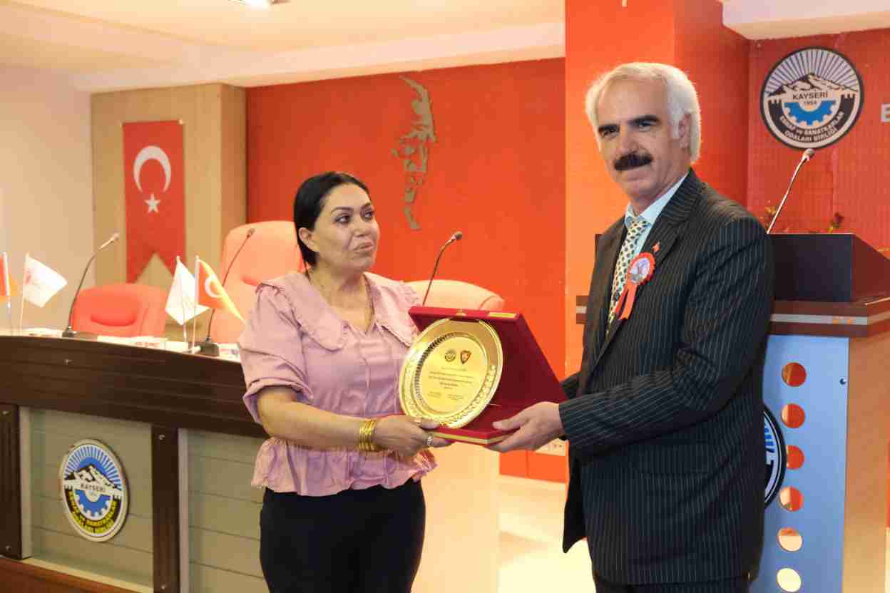 imgi_106_ahilik-haftasY-kutlamalarY-2023-oda-ahilerine-plaket-toreni_13
