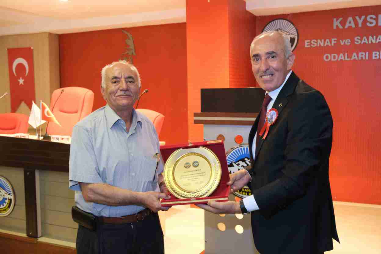 imgi_107_ahilik-haftasY-kutlamalarY-2023-oda-ahilerine-plaket-toreni_14