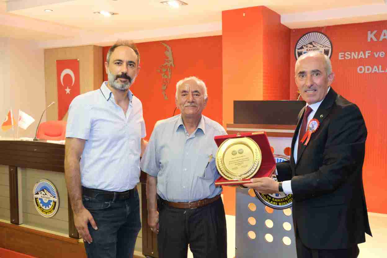 imgi_108_ahilik-haftasY-kutlamalarY-2023-oda-ahilerine-plaket-toreni_15