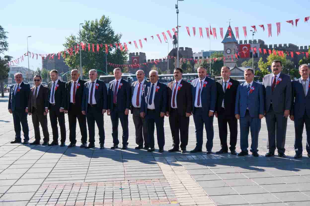 imgi_11_ahilik-haftasY-cumhuriyet-meydanY-celenk-sunma-toreni_7