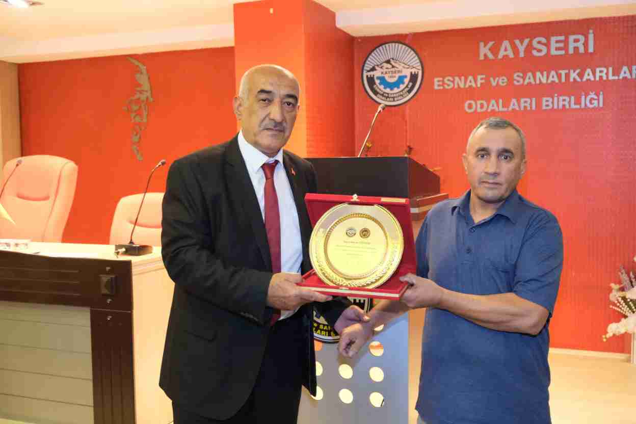 imgi_115_ahilik-haftasY-kutlamalarY-2023-oda-ahilerine-plaket-toreni_22