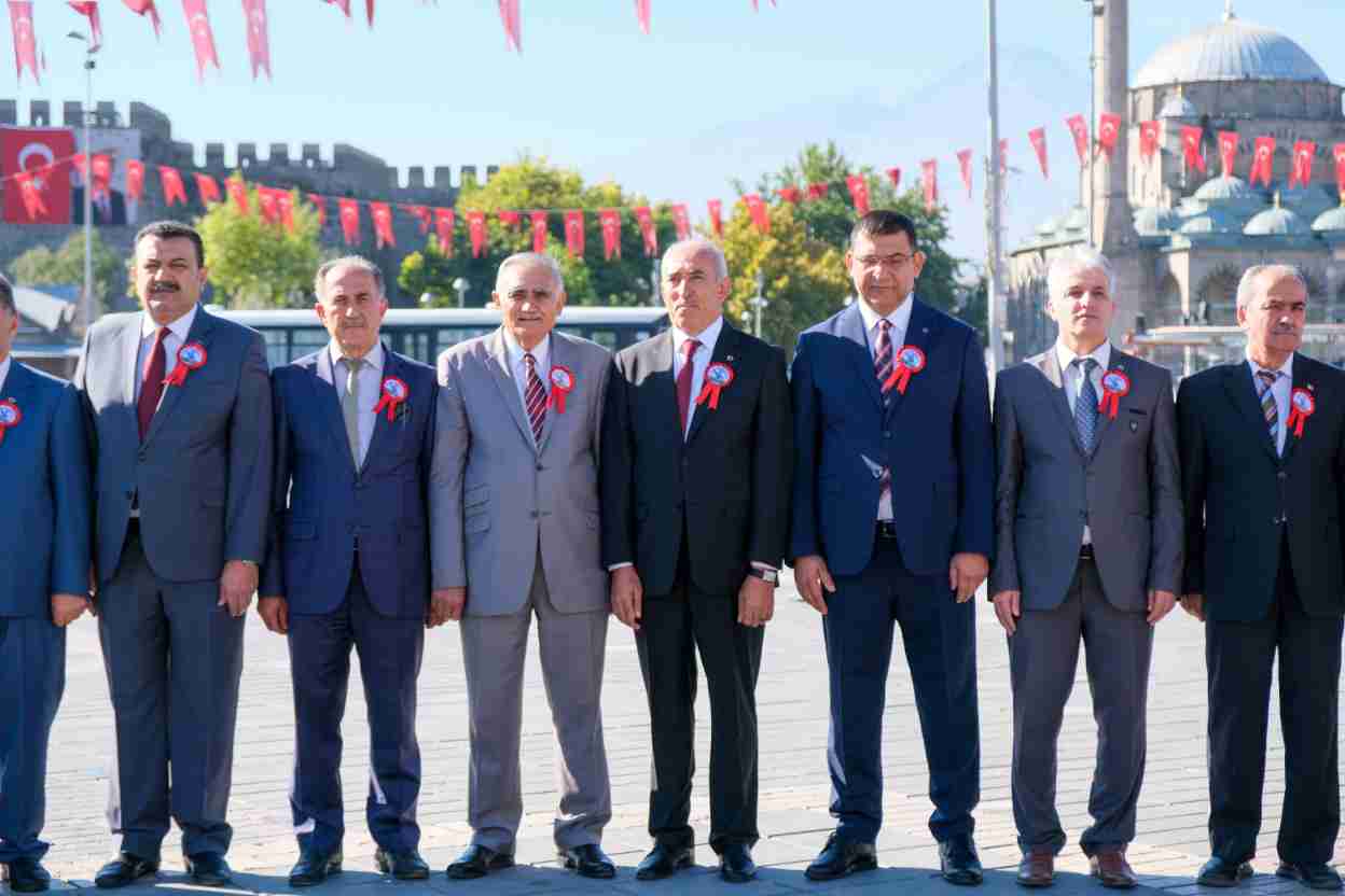 imgi_12_ahilik-haftasY-cumhuriyet-meydanY-celenk-sunma-toreni_8