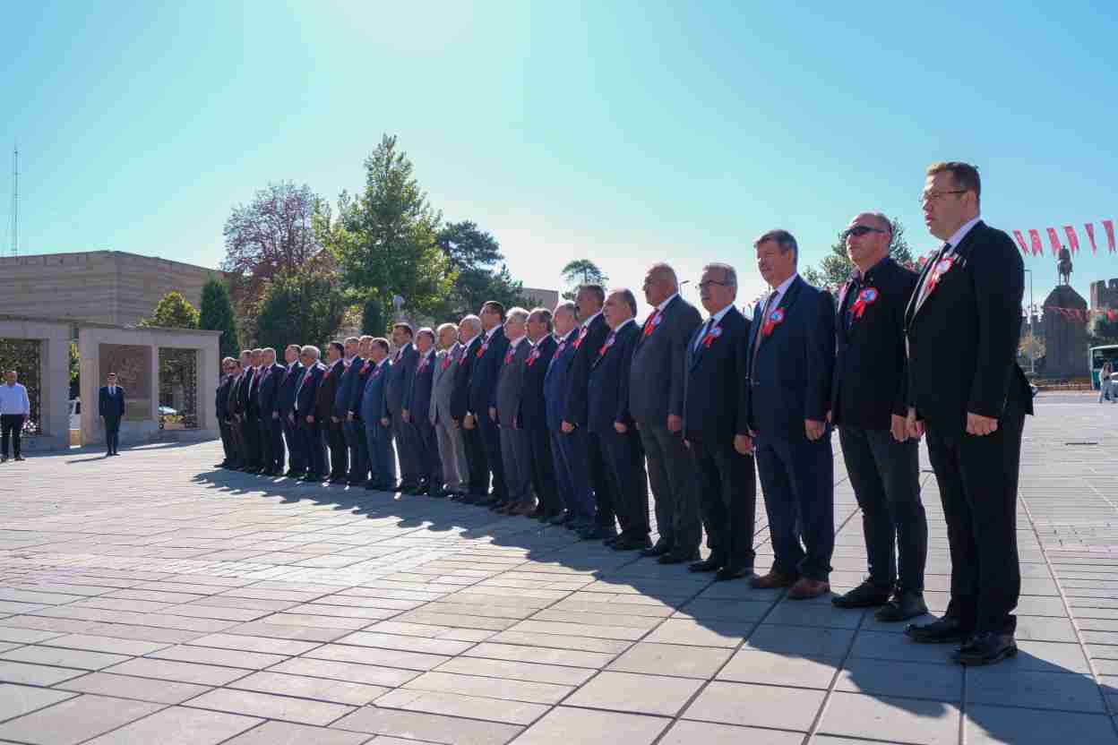 imgi_8_ahilik-haftasY-cumhuriyet-meydanY-celenk-sunma-toreni_4