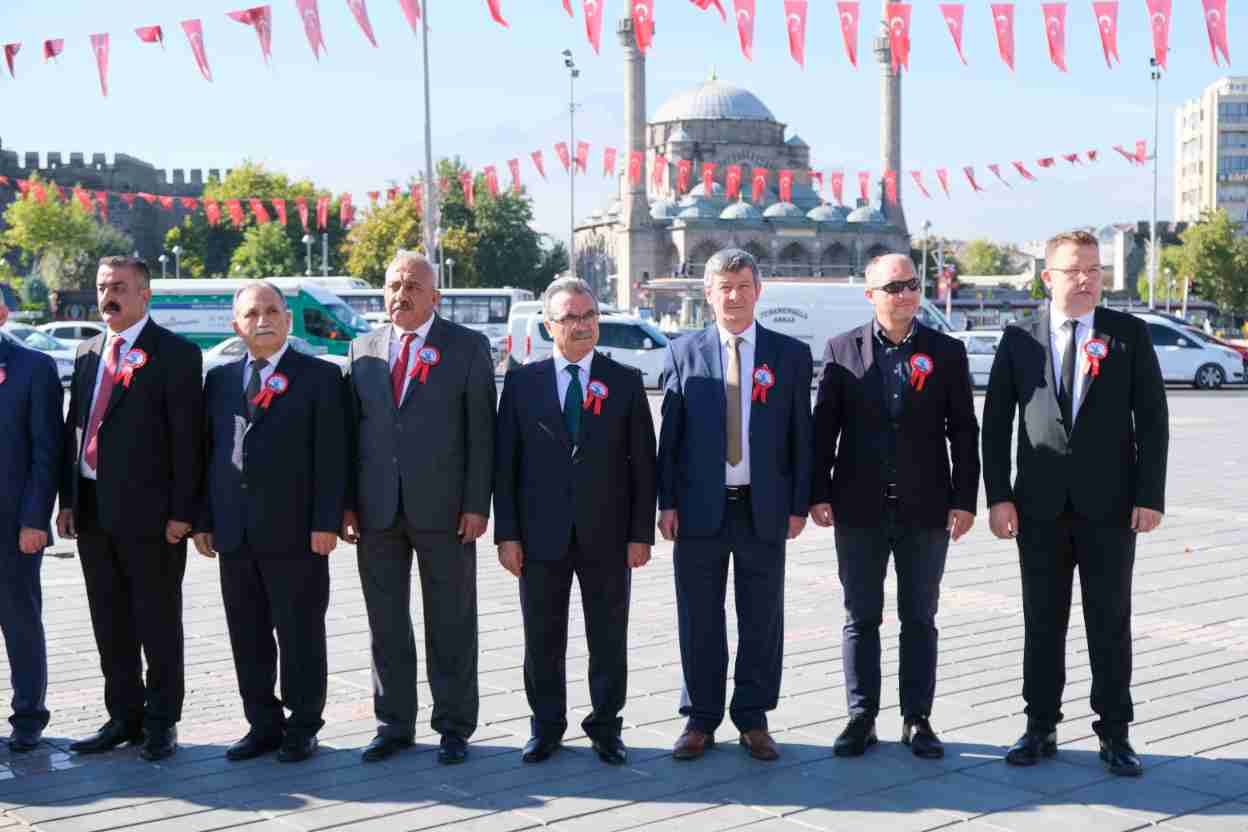 imgi_9_ahilik-haftasY-cumhuriyet-meydanY-celenk-sunma-toreni_5