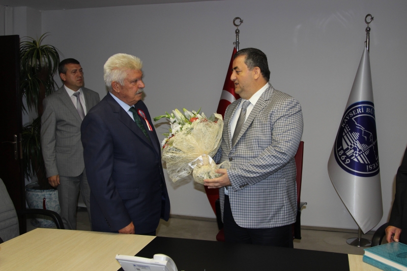 AHILIK HAFTASI TERTIP HEYETI BÜYÜKŞEHIR BELEDIYESI GENEL SEKRETERI HÜSEYIN BEYHAN'I ZIYARET ETTI