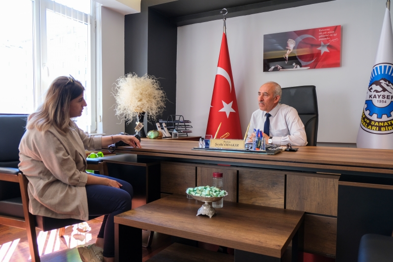 KÜÇÜK ESNAFIN KURUMSALLAŞMASI İÇİN PROJELER ÜRETİLİYOR